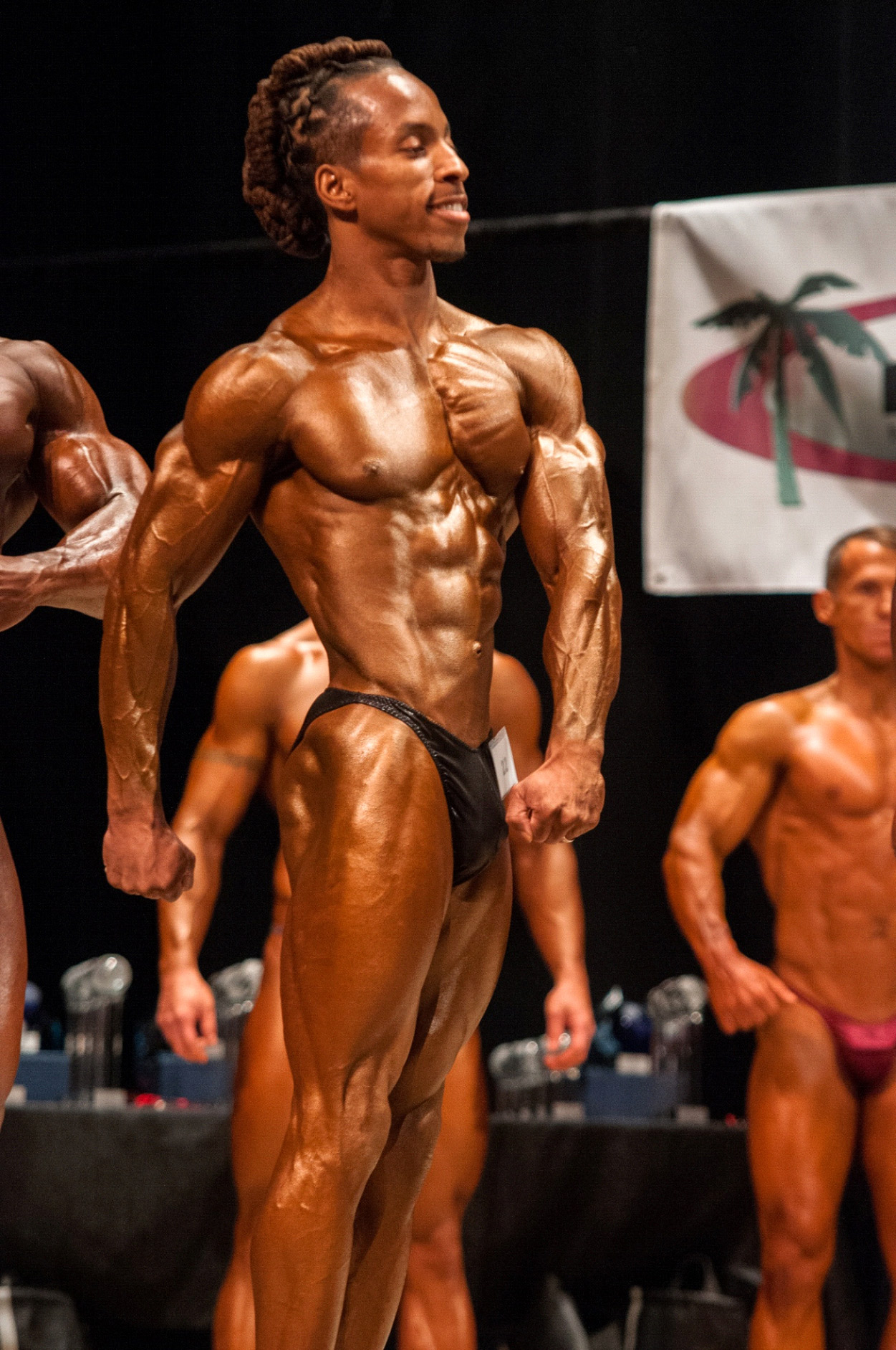 No mirror VS mirror. Antoine done messed up his front relaxed! : r/ bodybuilding